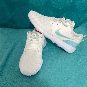 Nike Women's Roshe G Spikeless Golf Shoes